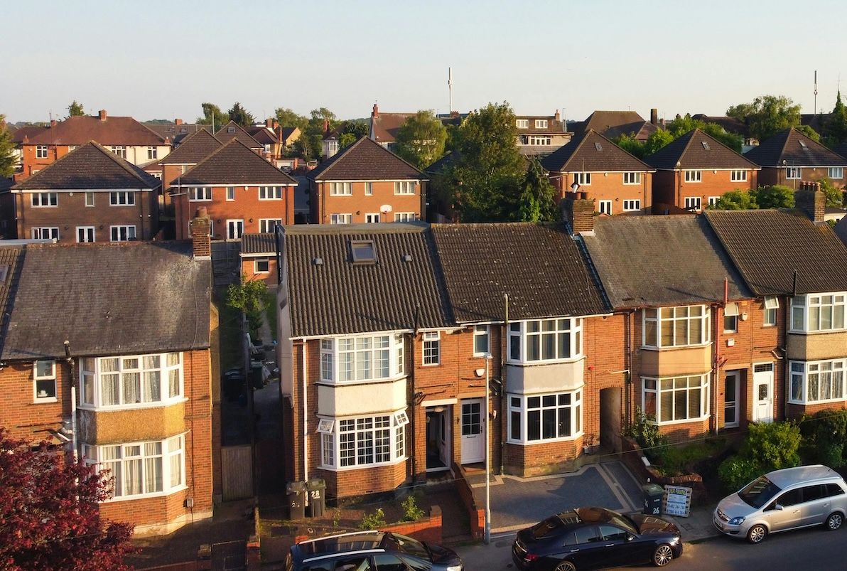 Understanding mandatory and voluntary HOAs for buyers in real estate